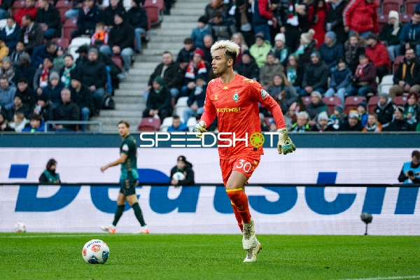 Mio Backhaus (30; SV Werder Bremen) in Aktion