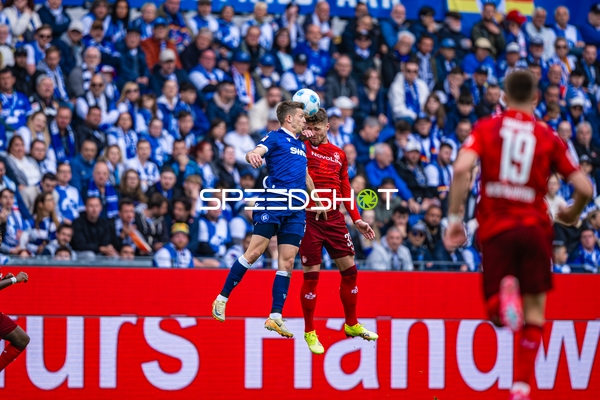 Kopfball-Duell Karlsruher SC, , 