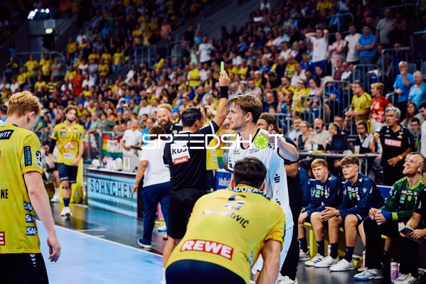 Auszeitbesprechung am Spielfeldrand