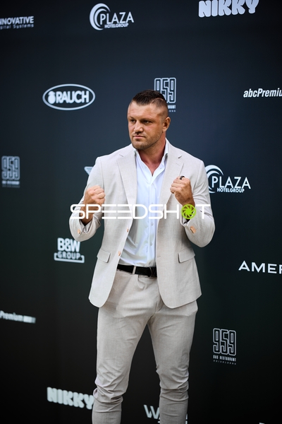 Michael Smolik posiert kämpferisch