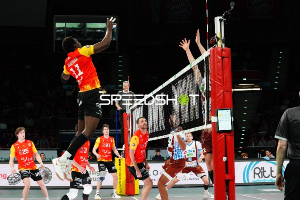 Blockversuch von Jonathan Downs (17; BADEN VOLLEYS SSC Karlsruhe) und Nimo Benne (21; BADEN VOLLEYS SSC Karlsruhe)