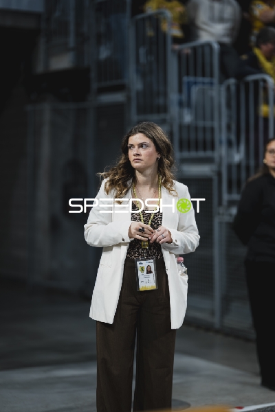 Betreuerin in der SAP Arena