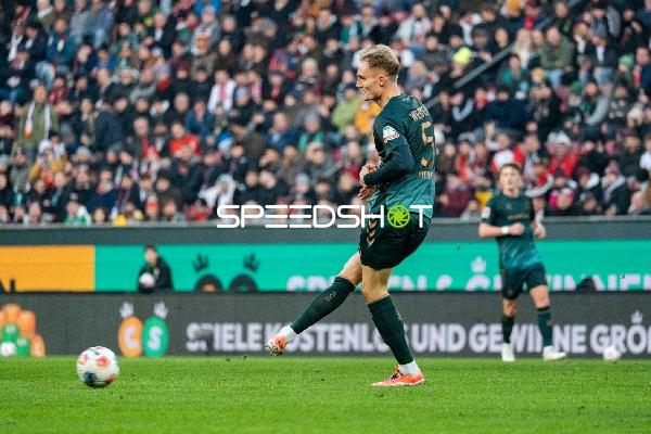 Schuss von Amos Pieper (5; SV Werder Bremen)