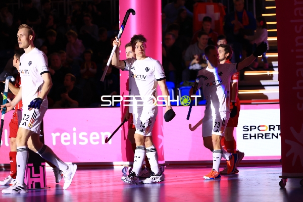 Tom Schmidt-Didlaukies (14; Deutschland) hebt Schläger im SNP-Dome