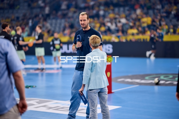 Moderation auf dem Spielfeld