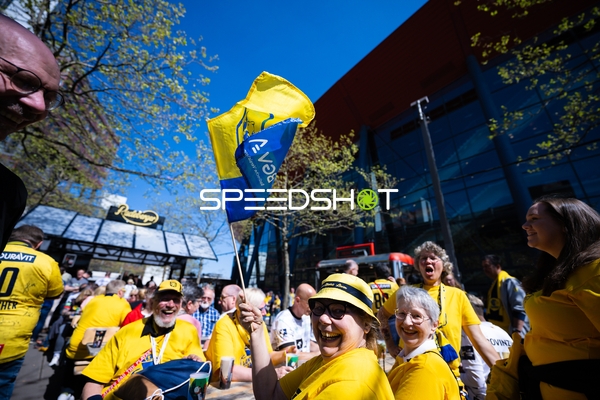 Rhein-Neckar Löwen Fans feiern vor dem Halbfinale