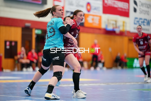 Szene mit Isabell Hurst (5; HSG Bensheim/Auerbach) und Luca Farago (19; Thüringer HC)