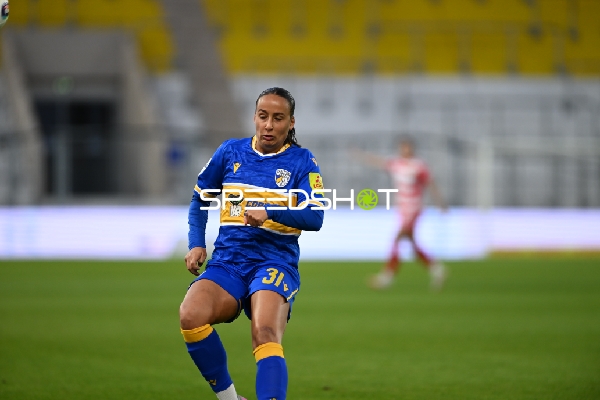 Nelly Juckel (31; CZJ) am Ball