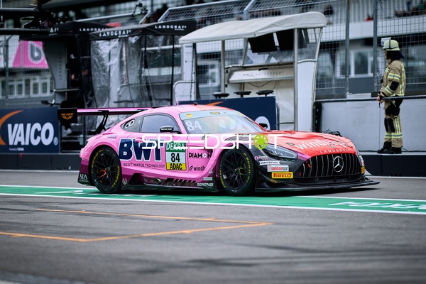 DTM Fahrzeug in der Boxengasse