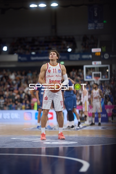 Freier Wurf von Brae Ivey (11; Würzburg Baskets)