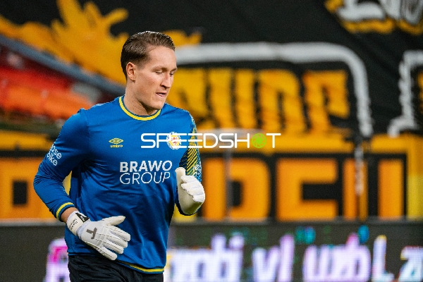 Torwart Ron-Thorben Hoffmann (1; Eintracht Braunschweig) in Aktion