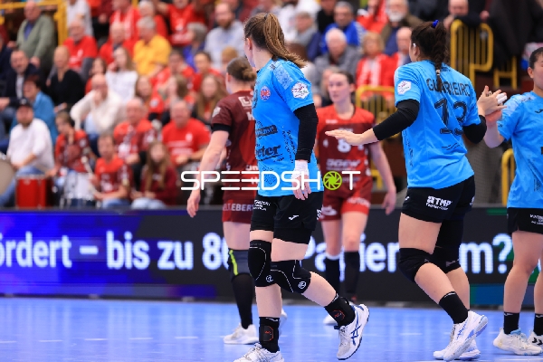Szene mit Julie Holm (8; Thüringer HC) und Giulia Guarieiro (13; Thüringer HC)