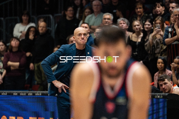 Szene mit Rodrigo Pastore (999; NINERS Chemnitz) und Robbie Beran Jr (31; NINERS Chemnitz)