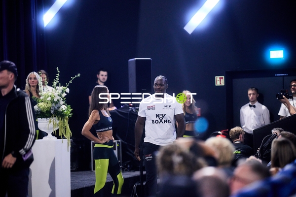 Ringside-Zone Face-Off