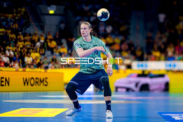 Wurf von Juri Knorr (10; Rhein Neckar Löwen)