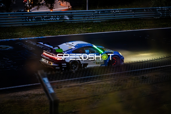 Rennfahrzeug auf der Rennstrecke