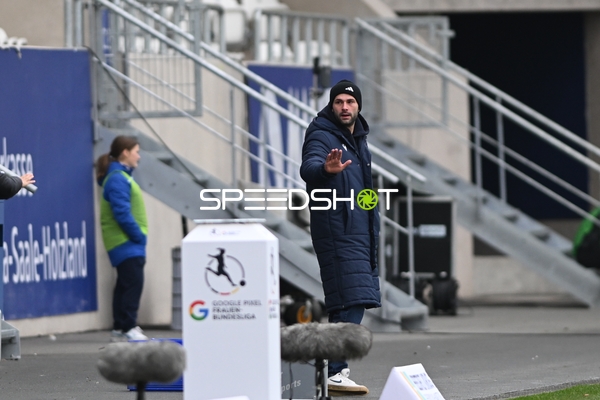 Trainer am Spielfeldrand