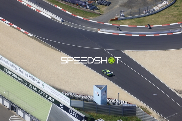 Rennfahrzeug auf der Rennstrecke