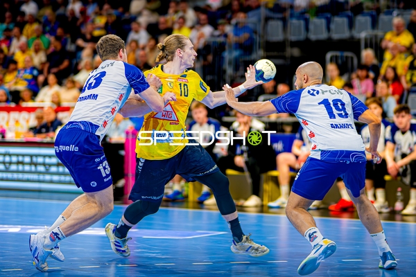 Block Juri Knorr (10;Rhein Neckar Löwen) gegen Joshua Thiele (13;1. VfL Potsdam), David Cyrill Akakpo (19;1. VfL Potsdam)