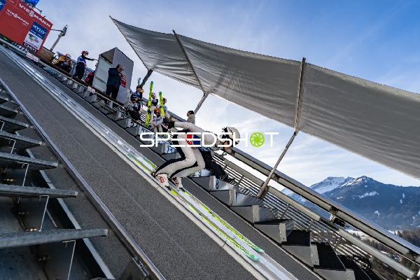 Two-Nights Tour Skispringen Damen Absprung