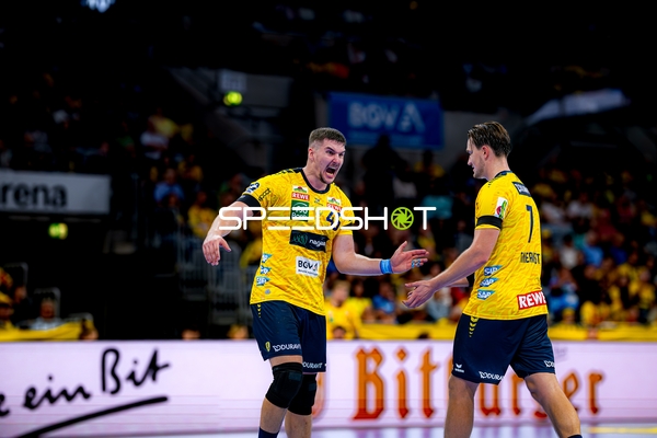 Halil Jaganjac (45; Rhein Neckar Löwen) und Robert Timmermeister (7; Rhein Neckar Löwen) im Gespräch