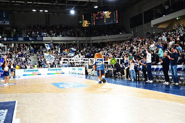 Fan-Szene mit Accy (99; MLP Academics Heidelberg)