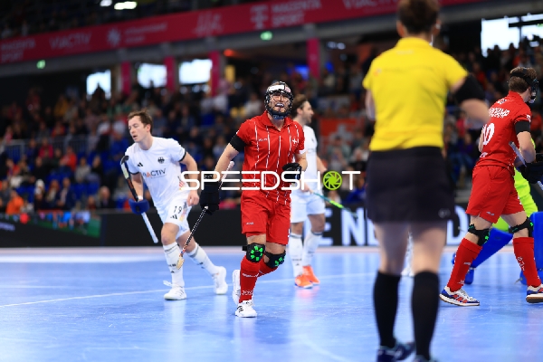 10; Schweiz und Luca Großmann (19; Deutschland) im Duell