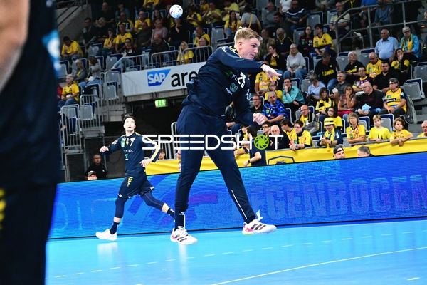 Haukur Thrastarson (25; Rhein Neckar Löwen) wirft den Ball