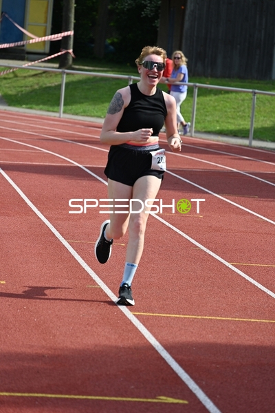 Läuferin auf der Bahn