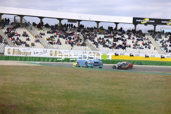 Rennautos in der Kurve beim DMV Goodyear Racing Days