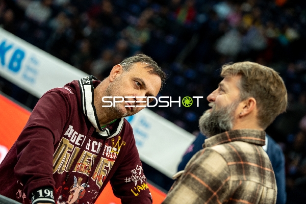 Fans bei HSV Hamburg vs Füchse Berlin