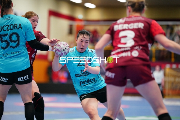 Szene mit Natsuki Aizawa (23; Thüringer HC) und Nina Engel (6; HSG Bensheim/Auerbach)