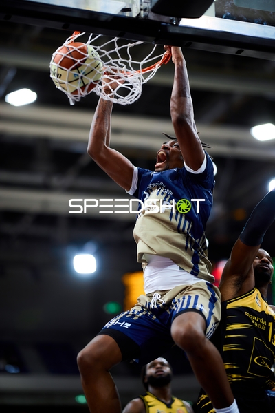 Dunking Aktion am Korb