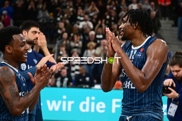 Szene mit Osun Osunniyi (12; MLP Academics Heidelberg) und Mateo Seric (21; MLP Academics Heidelberg)