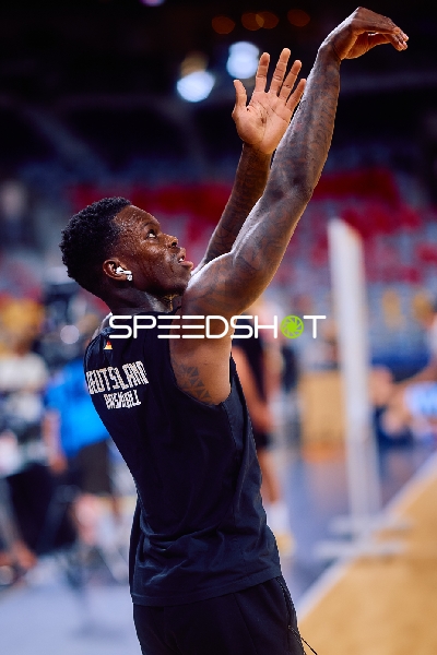 Deutschland Spieler wirft Korb