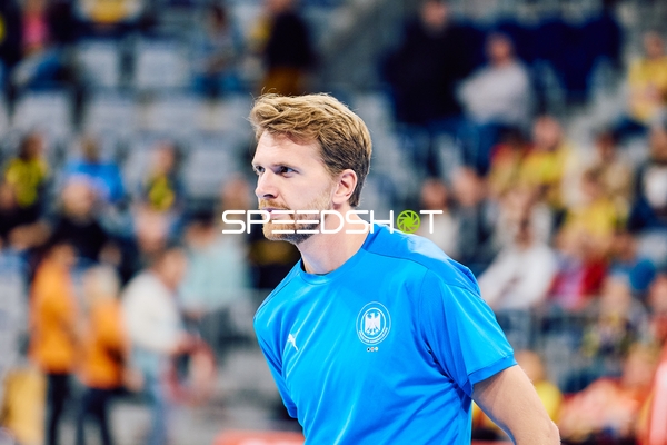 Ein Spieler des HSV Hamburg bereitet sich auf das Spiel vor.