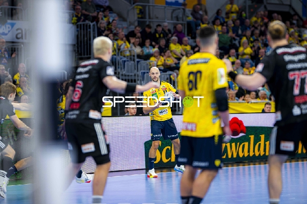 Lukas Sandell (11; Rhein Neckar Löwen) mit Ball