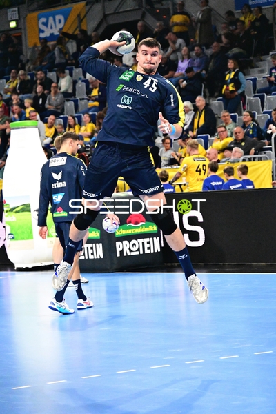 Halil Jaganjac (45; Rhein Neckar Löwen) wirft