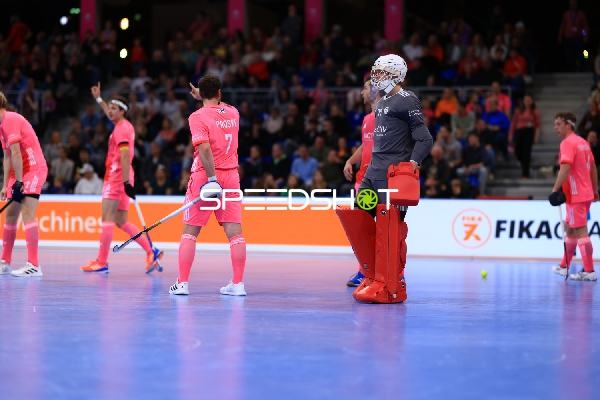 EuroHockey Indoor Championship 2026 - Fabio LANDTWING (7; Schweiz) und Torwart Laurent ROGGER (31; Schweiz)