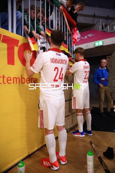 Autogrammstunde von Mateusz NOWAKOWSKI (24; Polen) und Jakub HOLOSYNIUK (28; Polen)