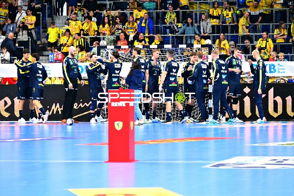 Szene mit Mike Jensen (20; Rhein Neckar Löwen) und Teamkollegen