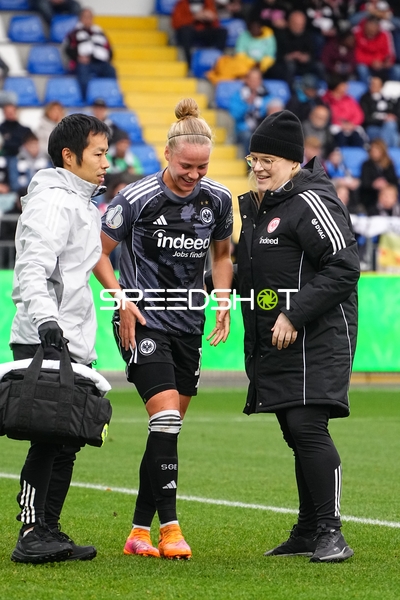 Spielerin im Gespräch