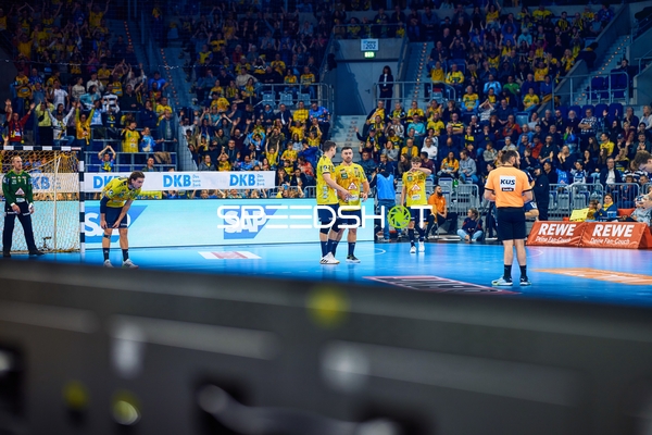 Ballübergabe bei Freiwurf