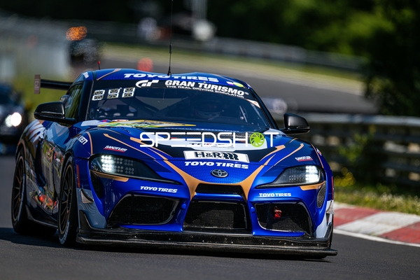 Toyota Supra auf der Rennstrecke