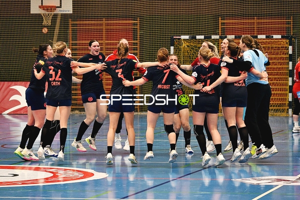 Jubelnde Mainz 05 Spielerinnen nach dem Sieg