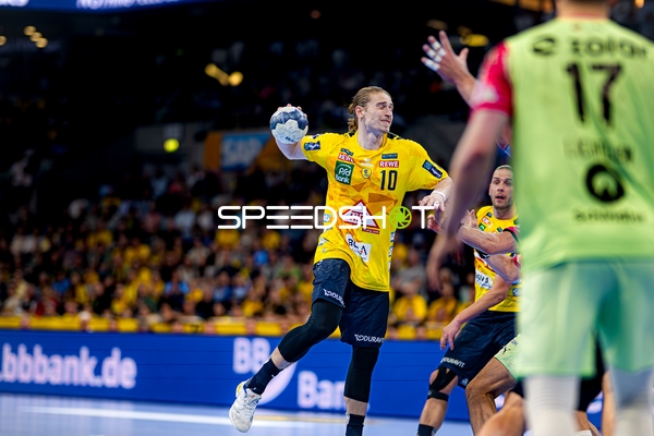 Wurf von Juri Knorr (10; Rhein Neckar Löwen)