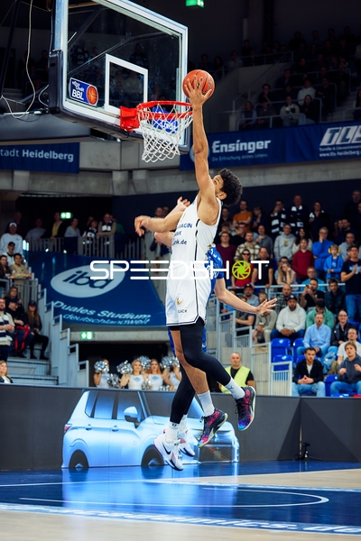 Basketball Löwen Braunschweig legt zum Korb