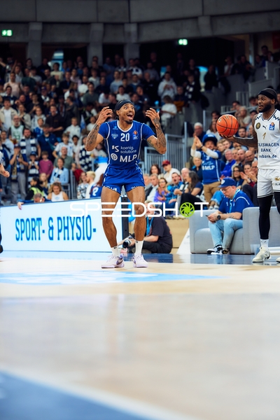 1 passt zu Michael Weathers (20, MLP Academics Heidelberg)