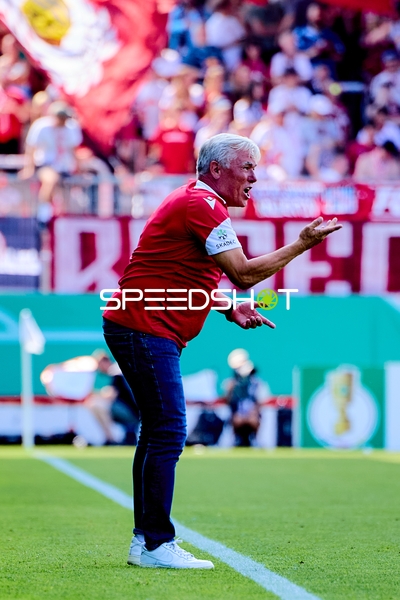 Trainer Olaf Janssen (Chef-Trainer; SV Sandhausen) an der Seitenlinie