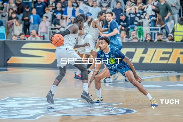 Mateo Seric (21; MLP Academics Heidelberg) und Michael Weathers (20; MLP Academics Heidelberg) in Aktion